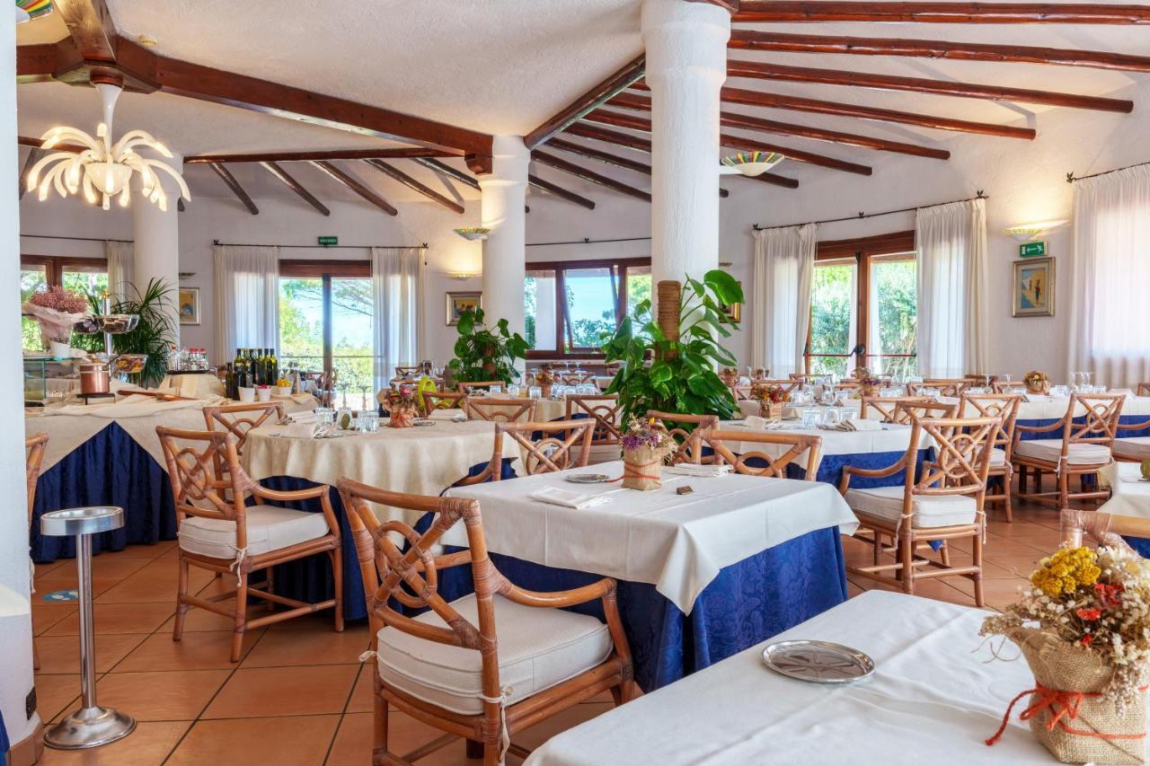 Hotel Punta Est Baja Sardinia Bagian luar foto