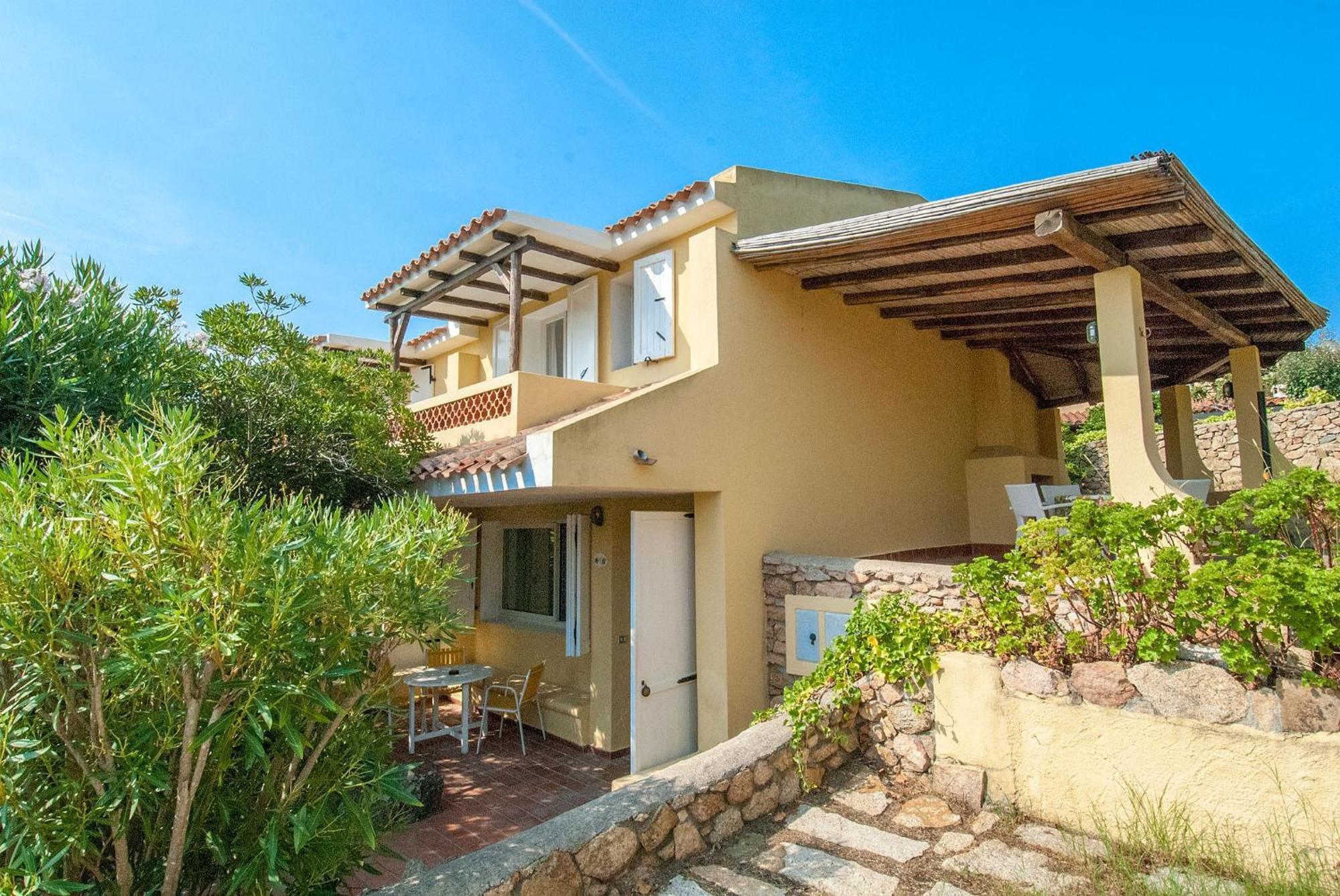Hotel Punta Est Baja Sardinia Bagian luar foto